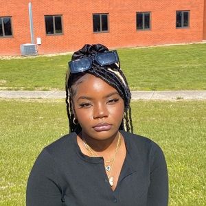 Meet your Posher, Layla